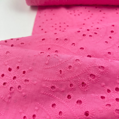 Batista bordada rosa