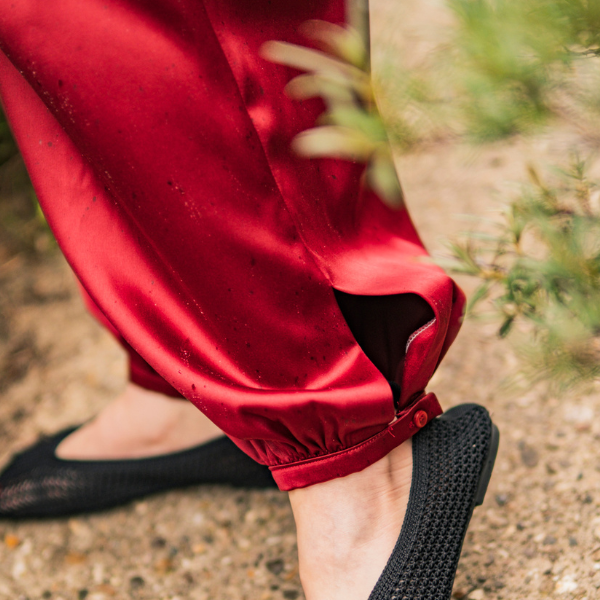 Viscosa satinada elástica rojo rubí